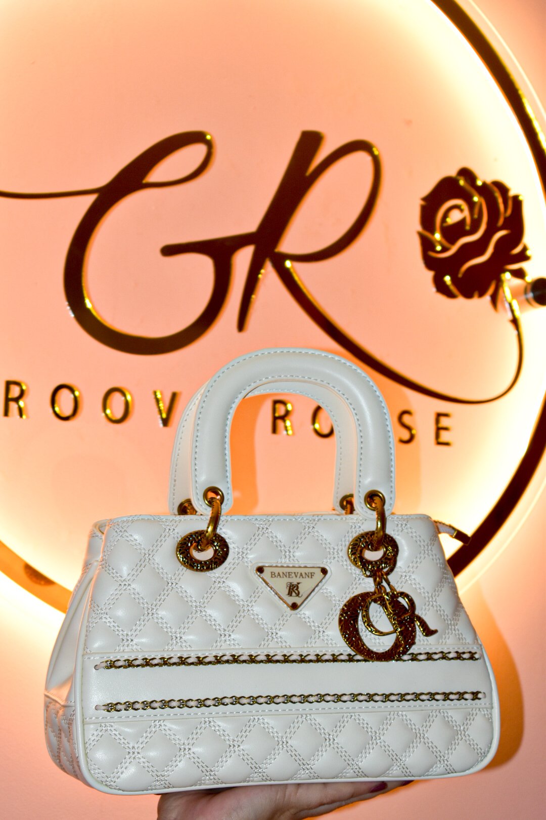 BANEVANF ISADORA SIGNATURE